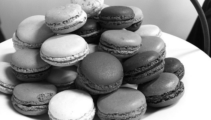 Macarons, czyli makaroniki – kolorowe pyszności z Francji