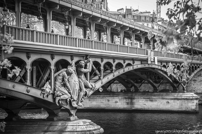 Most Bir-Hakeim w Paryżu