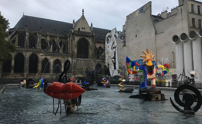 Fontaine Stravinsky obok Centre Pompidou